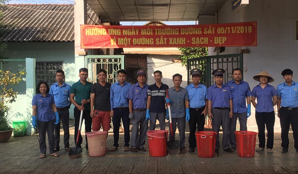 Chi nhánh Khai thác đường sắt Sài Gòn ra quân hưởng ứng ngày Môi trường đường sắt 05/11/2019